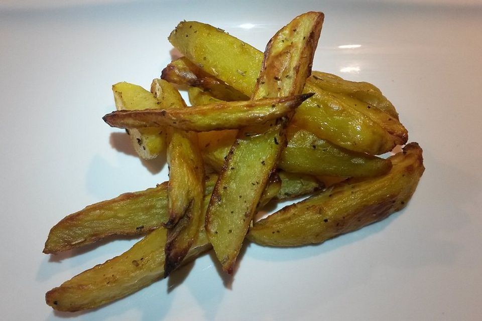 Würzige Kartoffelecken (potatoes fries)