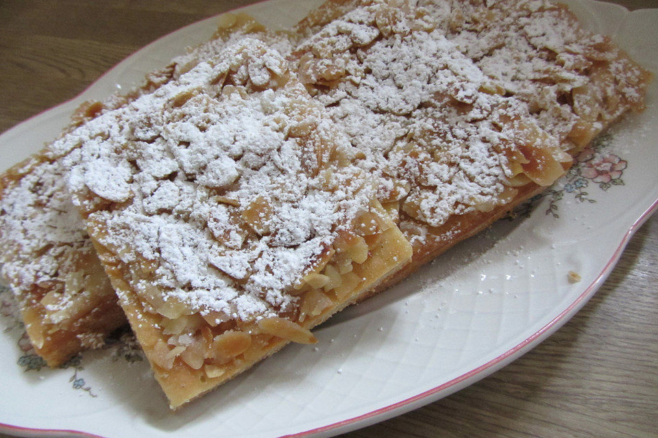 Buttermilch - Zucker - Mandel - Butterkuchen