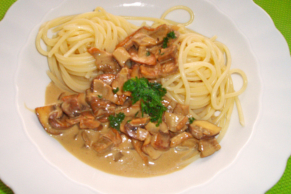 Spaghetti mit Steinpilzsauce