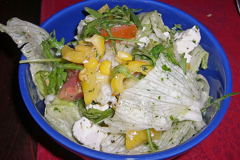 Blitz - Gartensalat mit Schafskäse