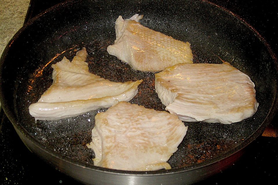 Putenschnitzel mit Champignonkruste