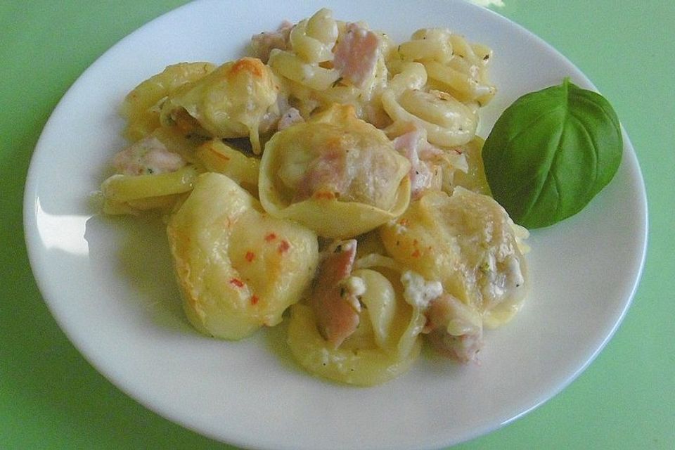 Tortellini - Auflauf mit Sahnesoße