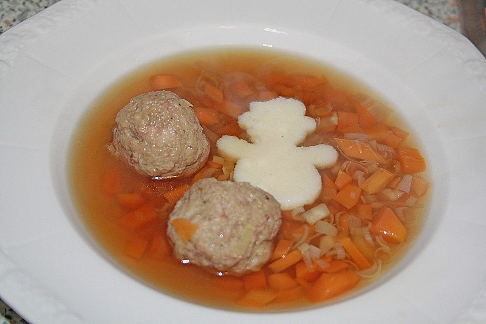 Klare Wildsuppe mit Fleischklößchen