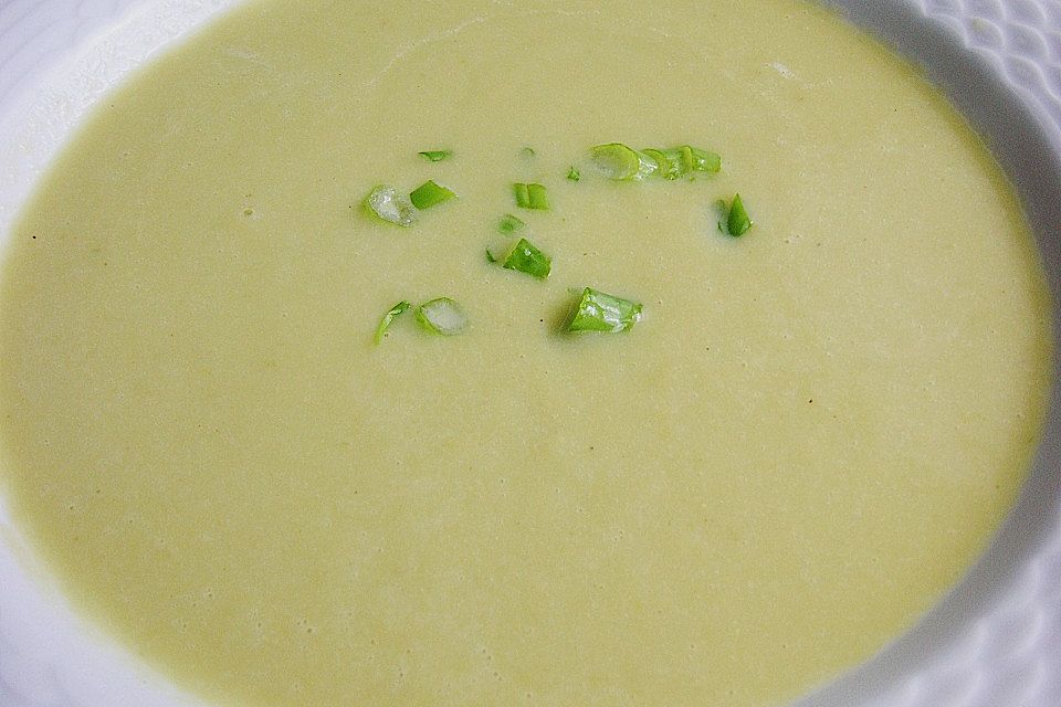 Grüne Spargelcremesuppe