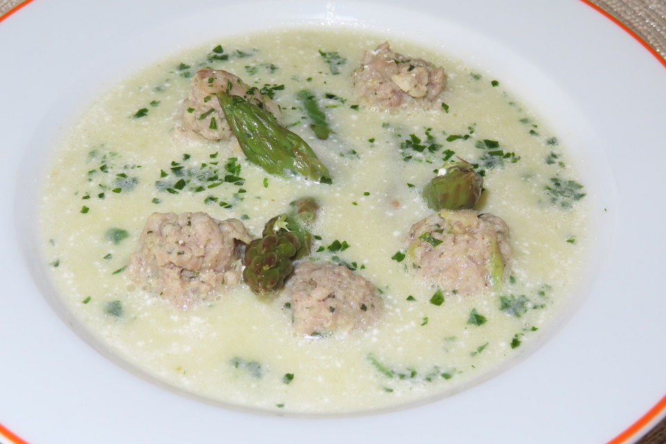 Spargelsuppe mit Klößchen