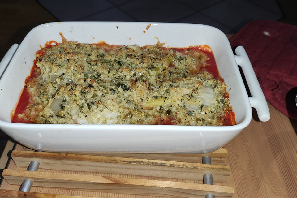 Überbackener Fenchel auf Tomatenbeet