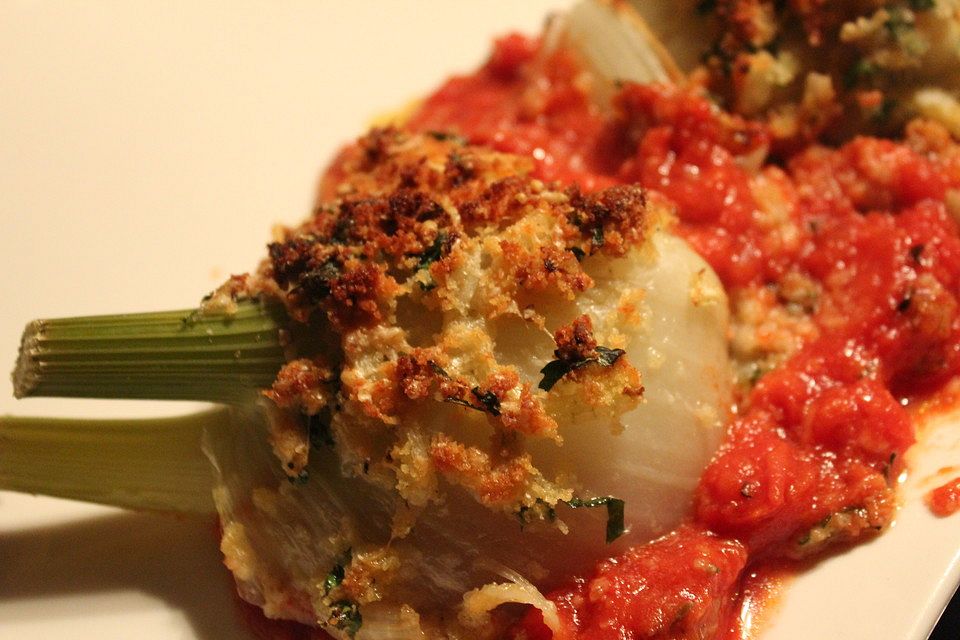 Überbackener Fenchel auf Tomatenbeet