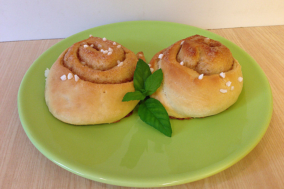 Nougatschnecken mit Hagelzucker