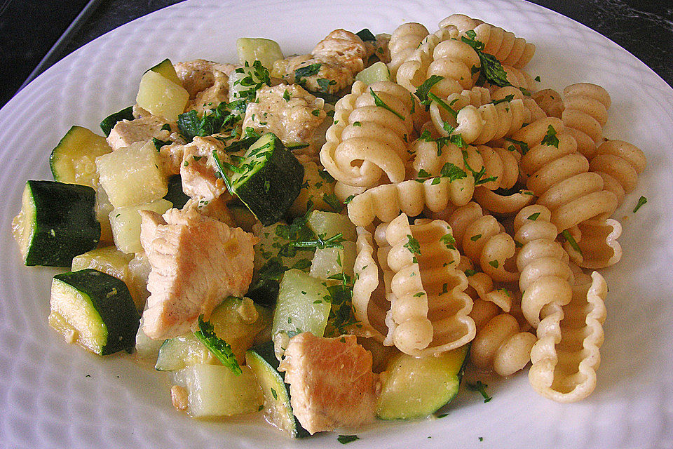 Hähnchen - Kohlrabi - Zucchini Pfanne