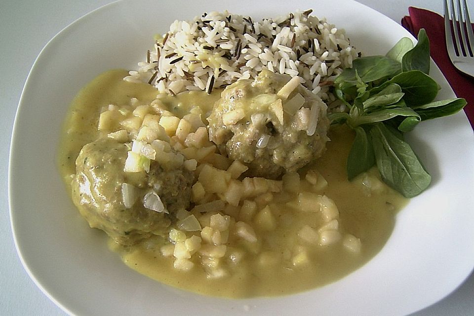 Fleischklopse in Currysoße