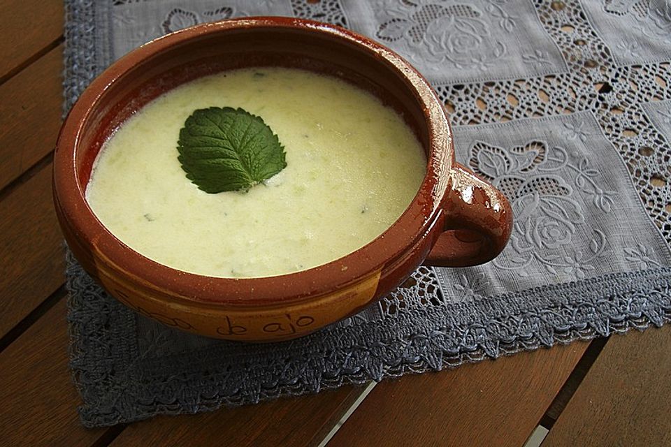 Kalte Gurkensuppe