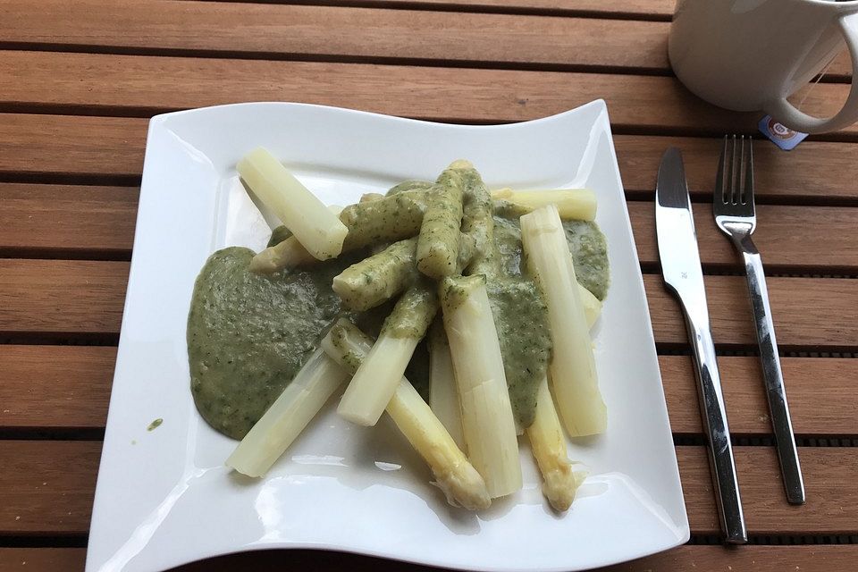 Spargel mit kalorienarmer Sauce