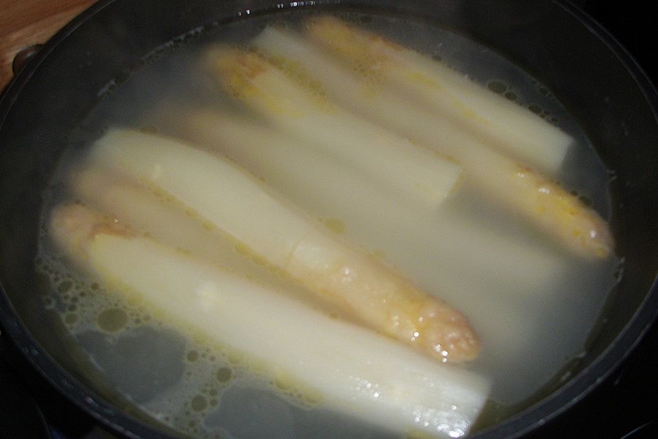 Spargel mit kalorienarmer Sauce