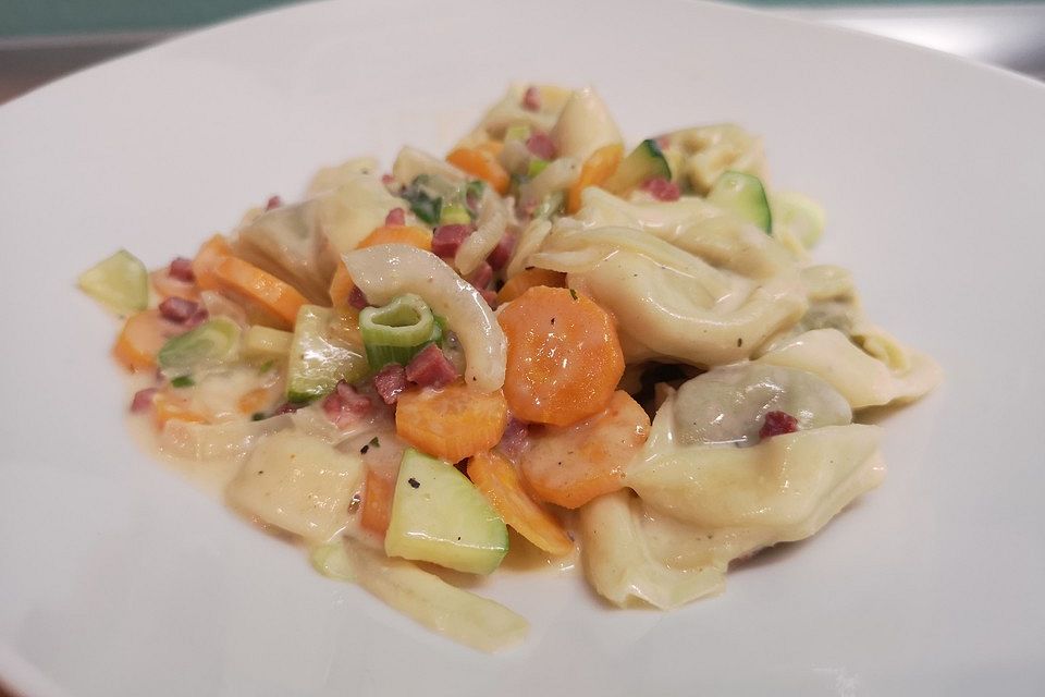 Tortellini mit Rahmgemüse