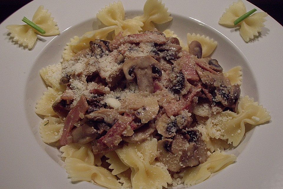 Nudeln mit Champignon - Sahnesauce