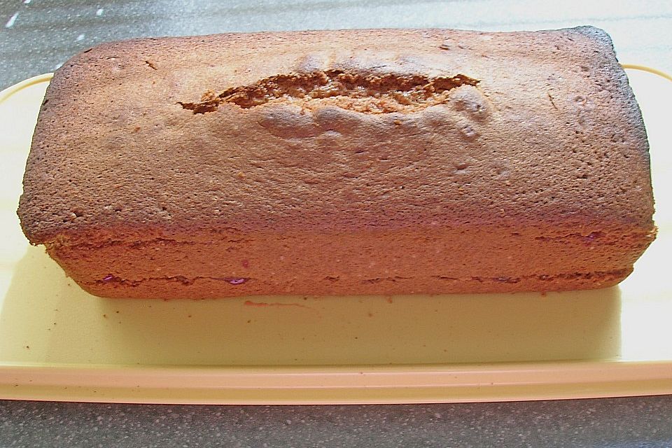 Kürbiskernölkuchen mit Preiselbeermarmelade