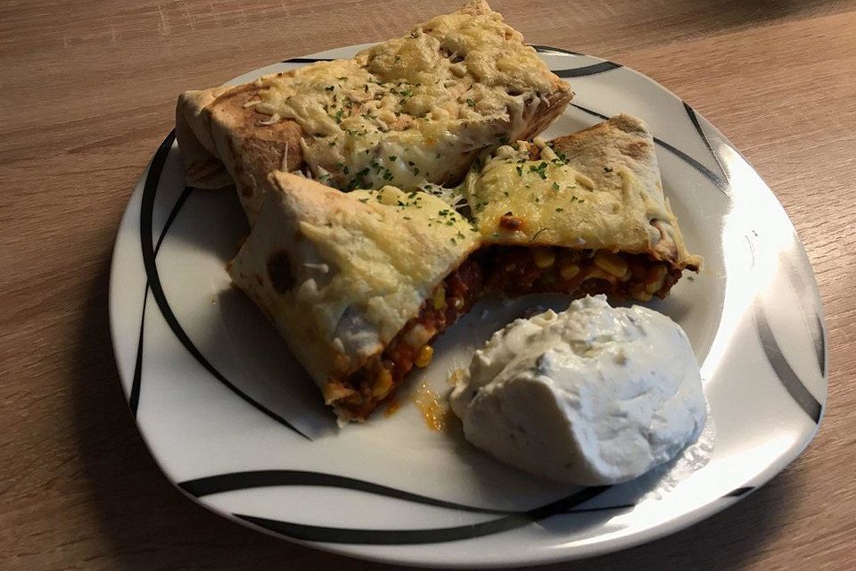 Überbackene Enchiladas mit Tzatziki