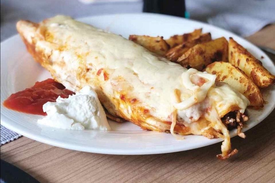 Überbackene Enchiladas mit Tzatziki