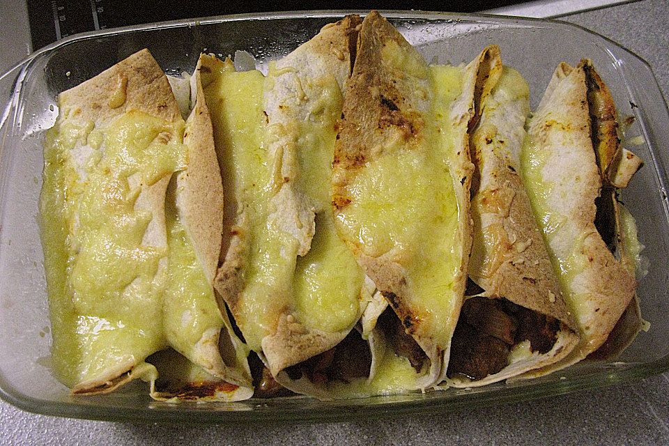 Überbackene Enchiladas mit Tzatziki