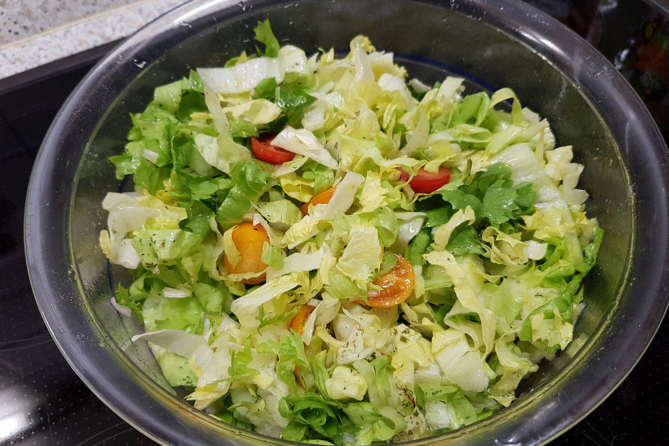 Endiviensalat mit Spezialdressing