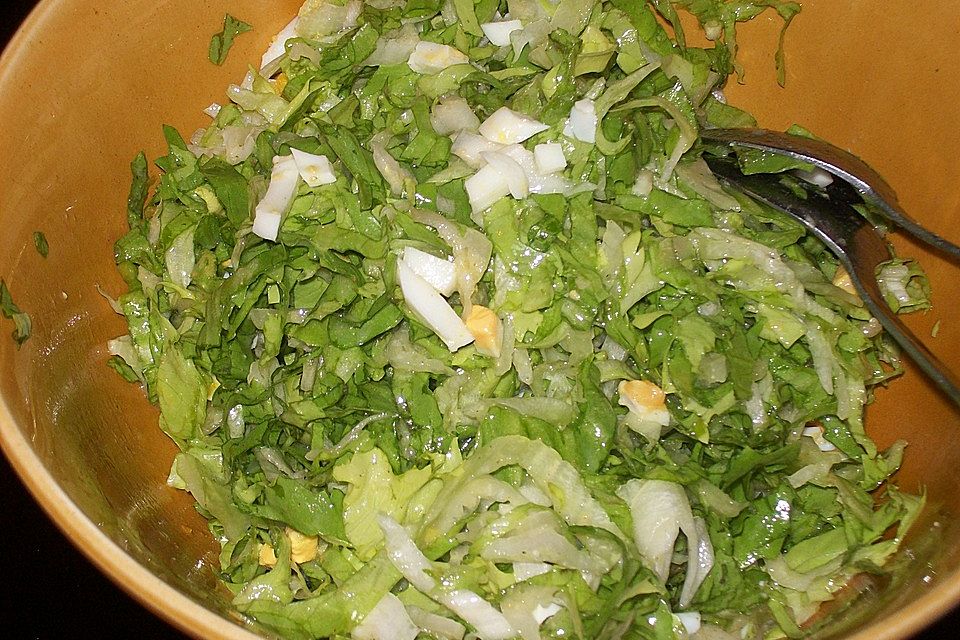 Endiviensalat mit Spezialdressing