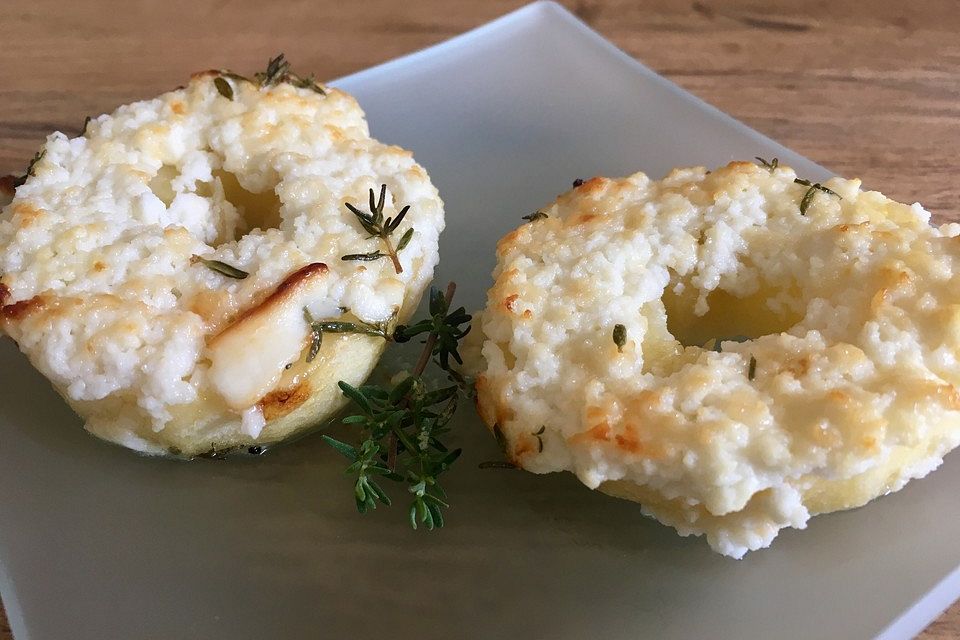 Apfel, mit Ziegenkäse überbacken