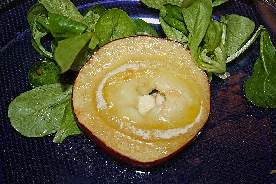 Apfel, mit Ziegenkäse überbacken