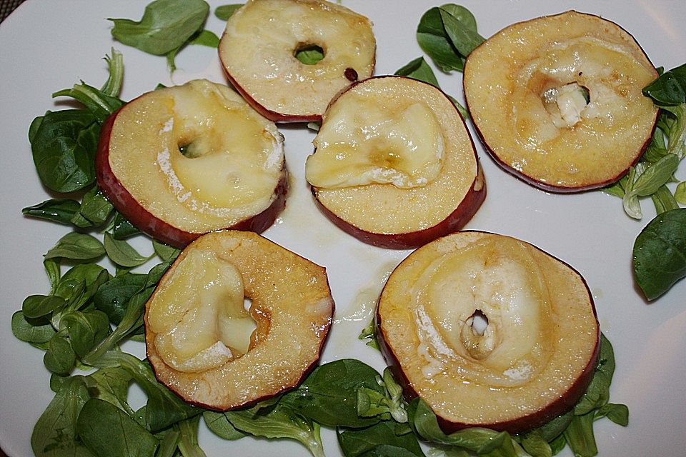 Apfel, mit Ziegenkäse überbacken