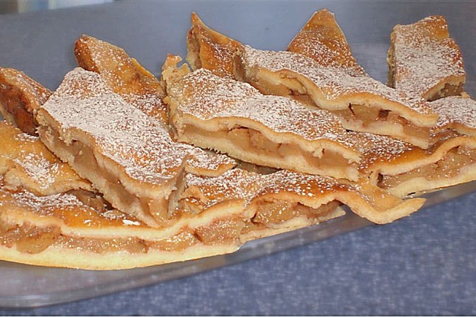 Gedeckter Apfelblechkuchen