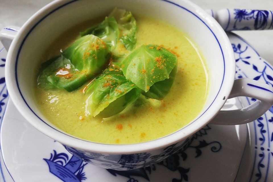 Rosenkohlsuppe mit Curry