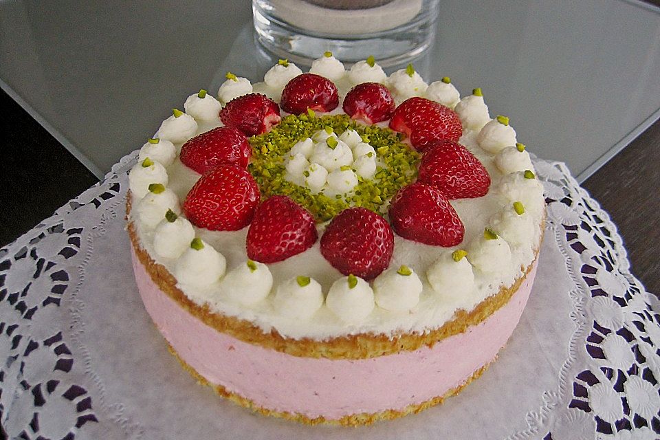 Pistazien - Erdbeer - Torte