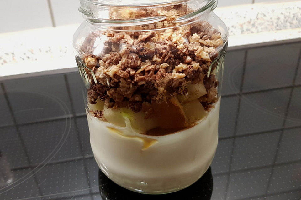 Joghurt - Knuspermüsli mit Obstsalat