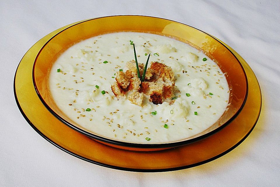 Blumenkohlsuppe mit Knoblauchcroutons