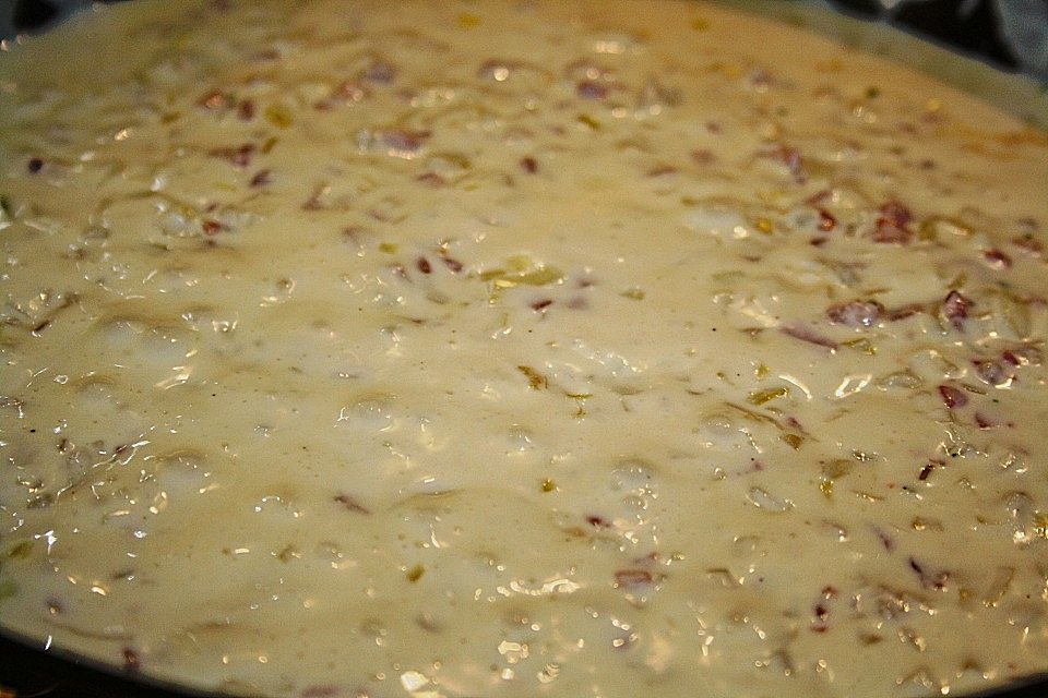 Zwiebel - Speck - Sauce