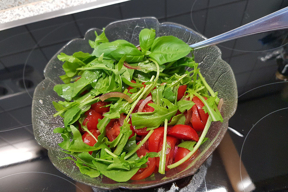 Rucola Salat mit Kirschtomaten