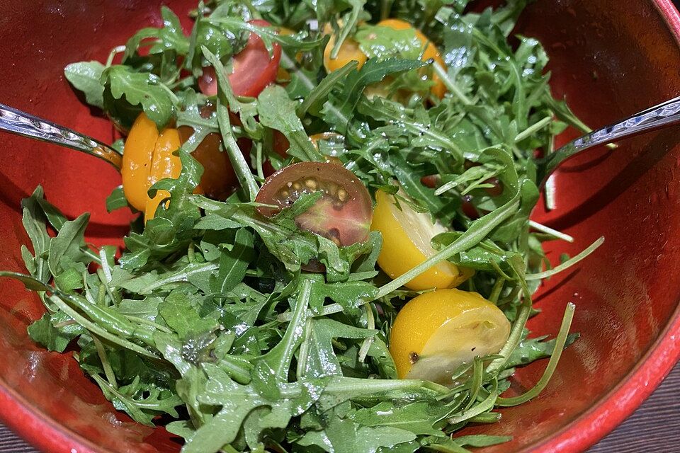 Rucola Salat mit Kirschtomaten