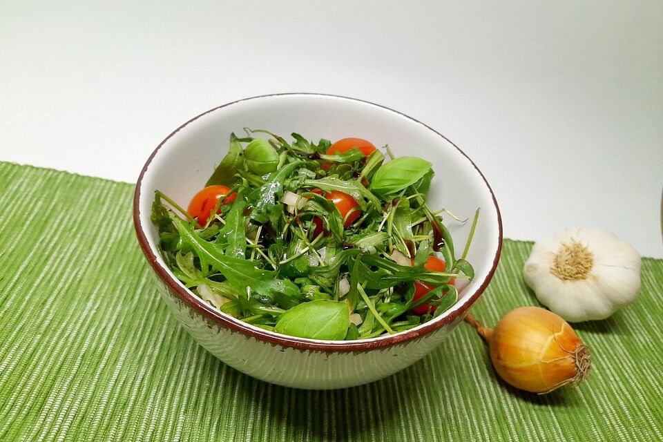 Rucola Salat mit Kirschtomaten