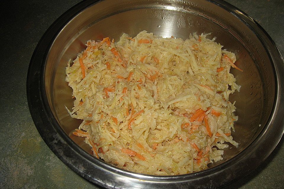 Fruchtiger Sauerkrautsalat