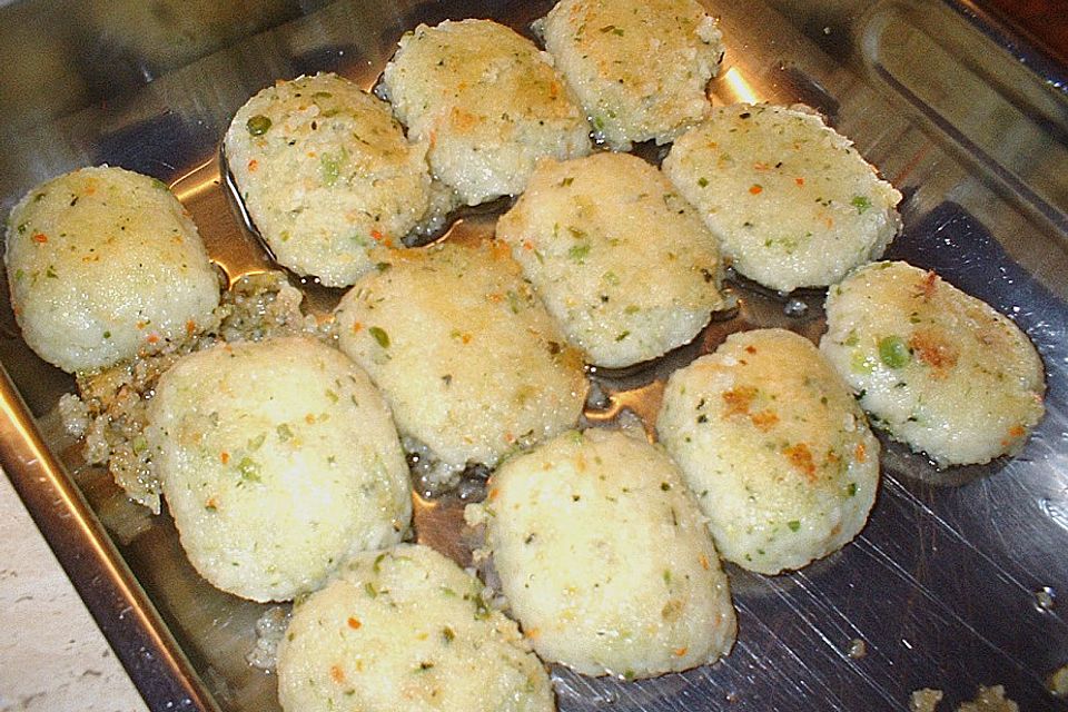 Gemüseknödel in Scheiben gebacken