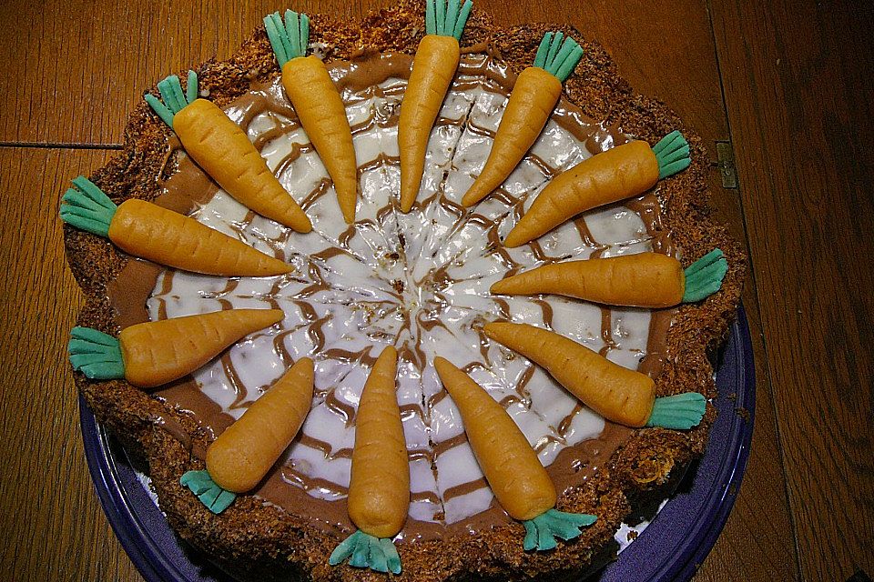 Nuss - Möhren - Torte