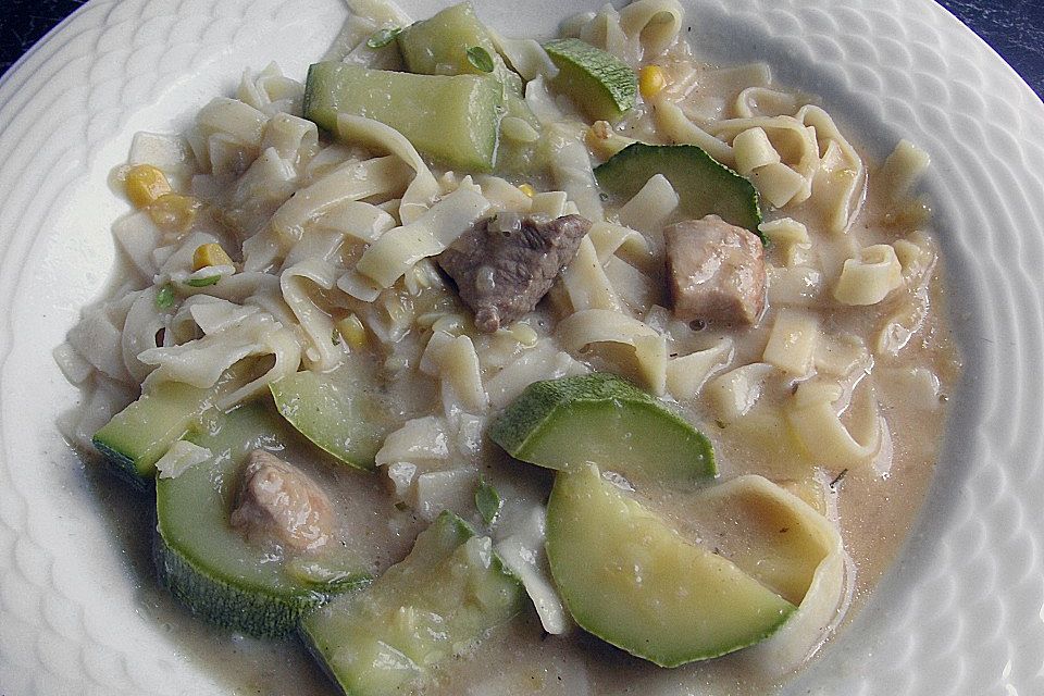 Schweinegulasch mit Zucchini