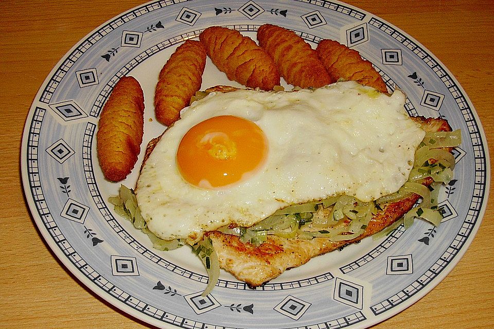 Holzfällerschnitzel mit Spiegelei