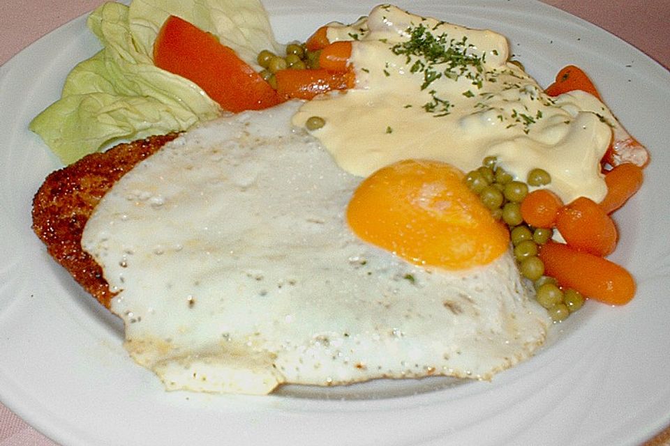 Holzfällerschnitzel mit Spiegelei