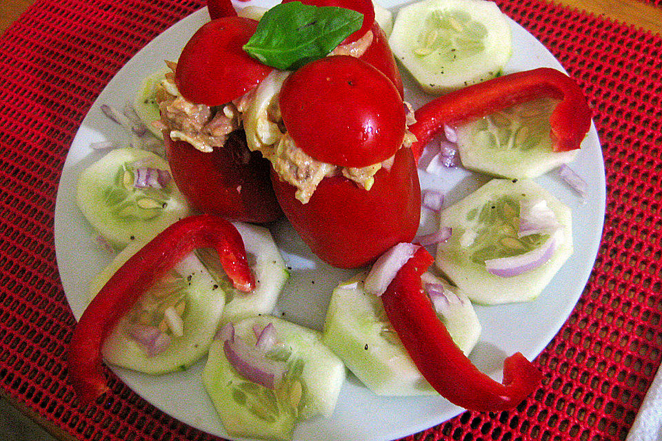 Gefüllte Tomaten mit Thunfisch