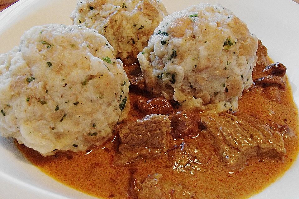 Eierschwammerlgulasch