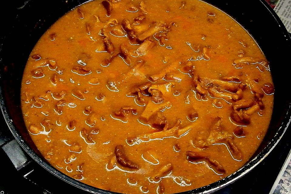 Eierschwammerlgulasch