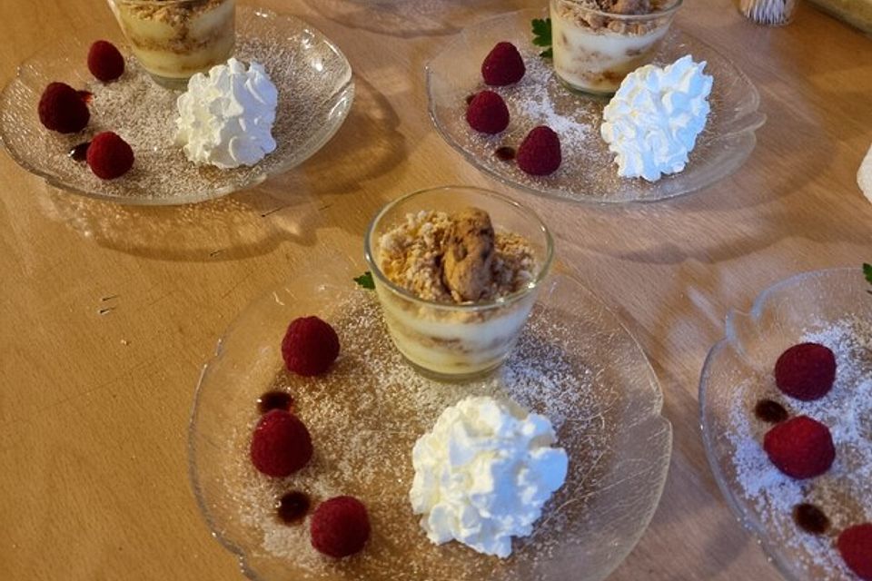 Vanille - Pudding mit Butterkeksen