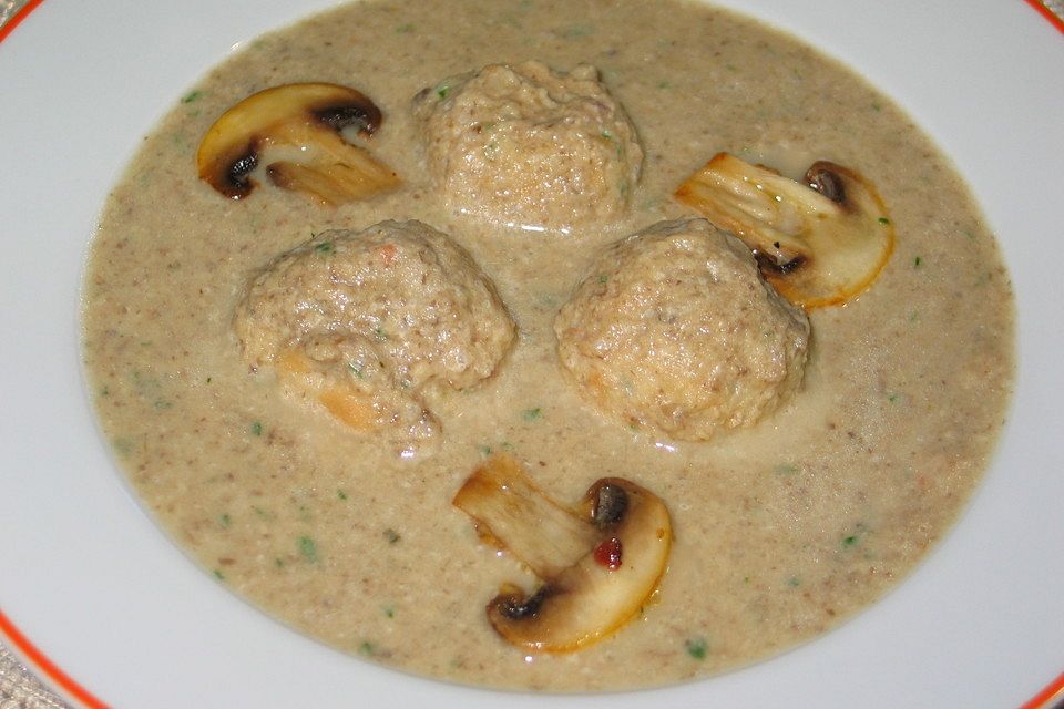 Champignoncremesuppe mit Speckklößchen