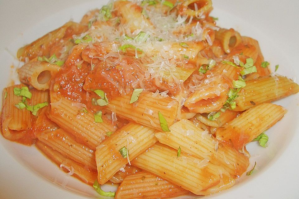 Frische Tomatensoße mit Knoblauch