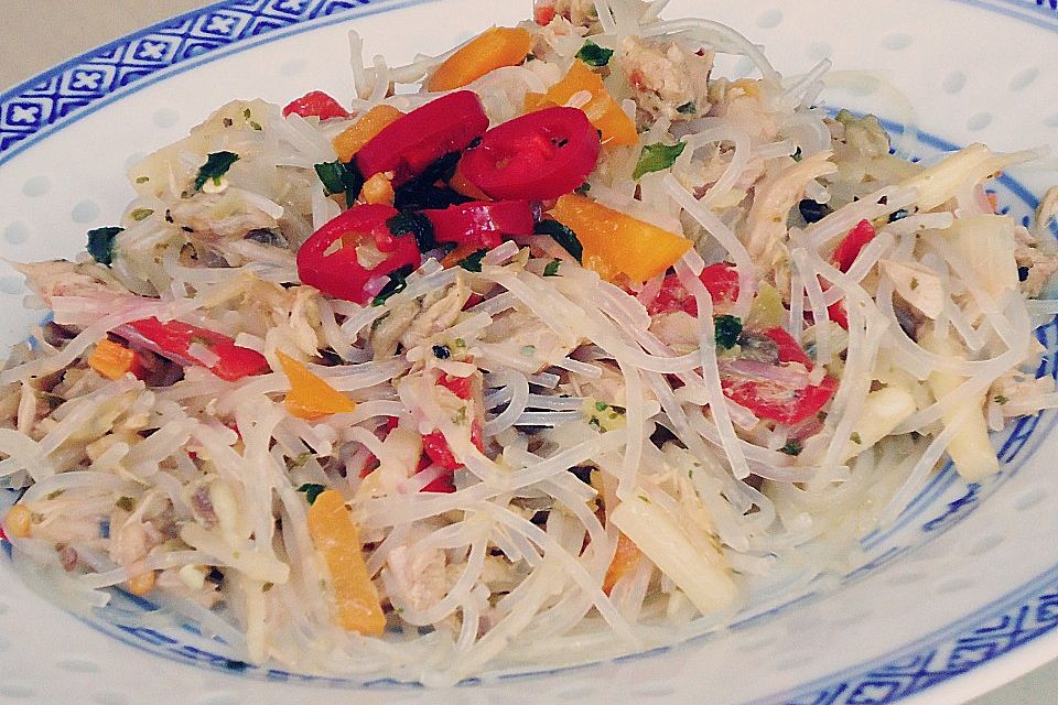 Asiatischer Glasnudelsalat mit Thunfisch